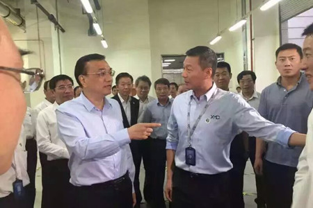 李克强总理视察武汉新芯：芯片的研发与企业的管理最难也最重要